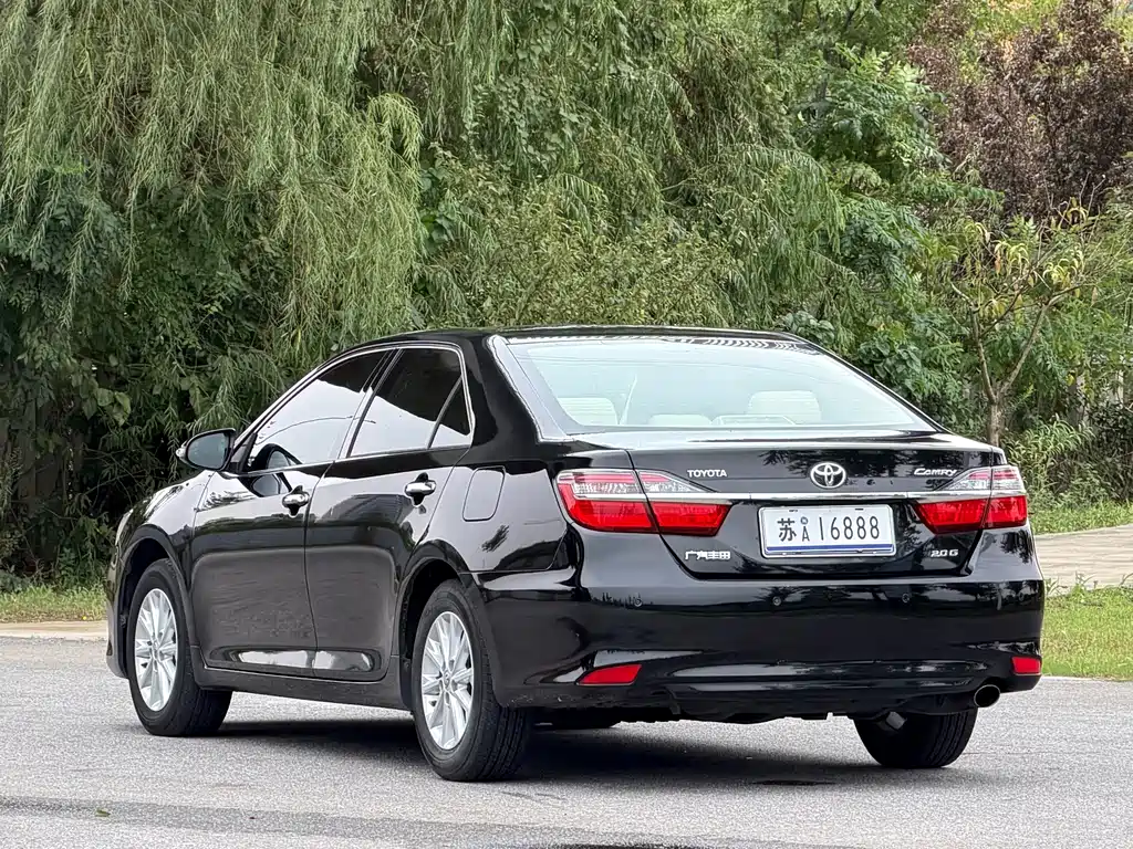Toyota Camry — миниатюра 5