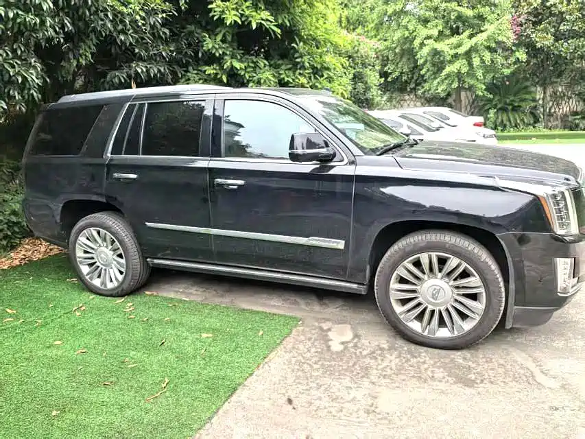 Cadillac Escalade — миниатюра 8