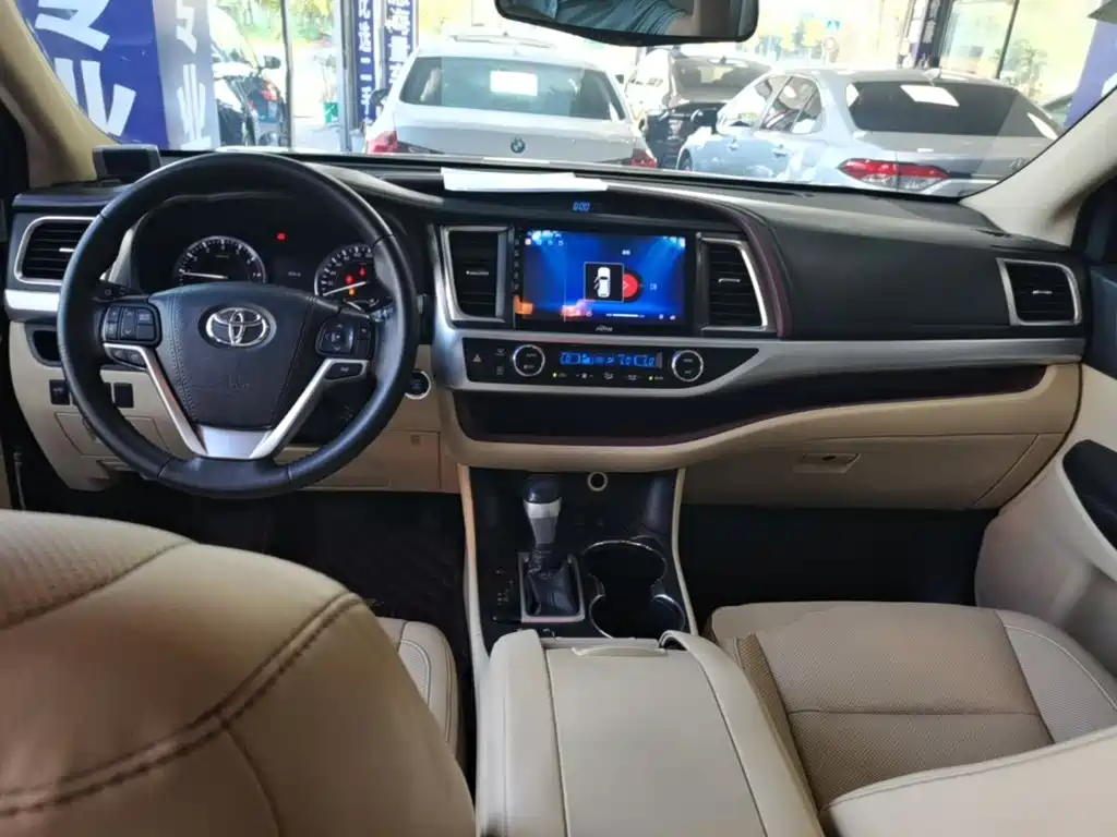 Toyota Highlander — миниатюра 10