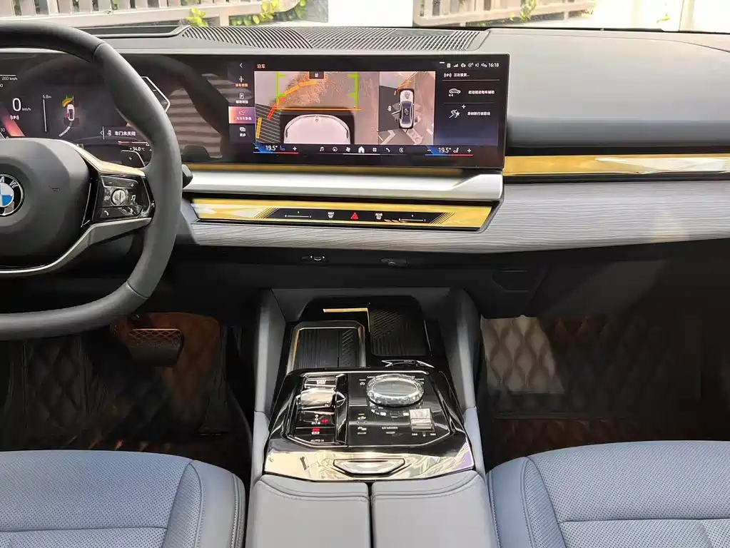 BMW 5 Series — миниатюра 10