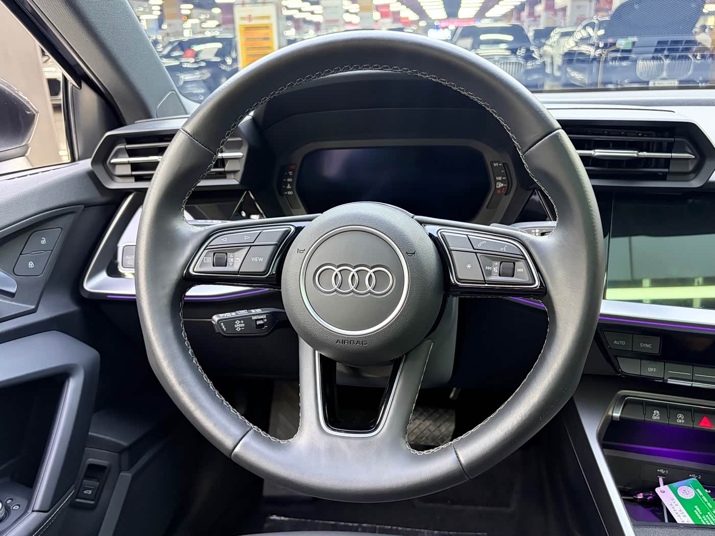Audi A3 1.4 л 2024 г. Серебристо-серый, пробег 16000 км