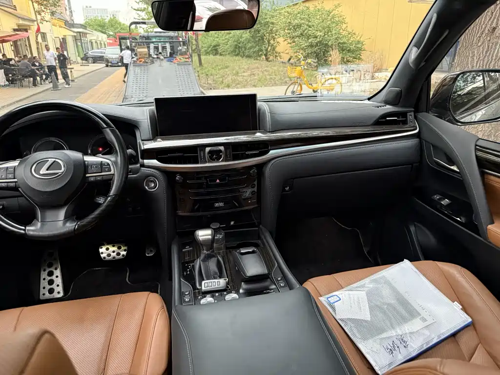 Lexus LX 2021 570