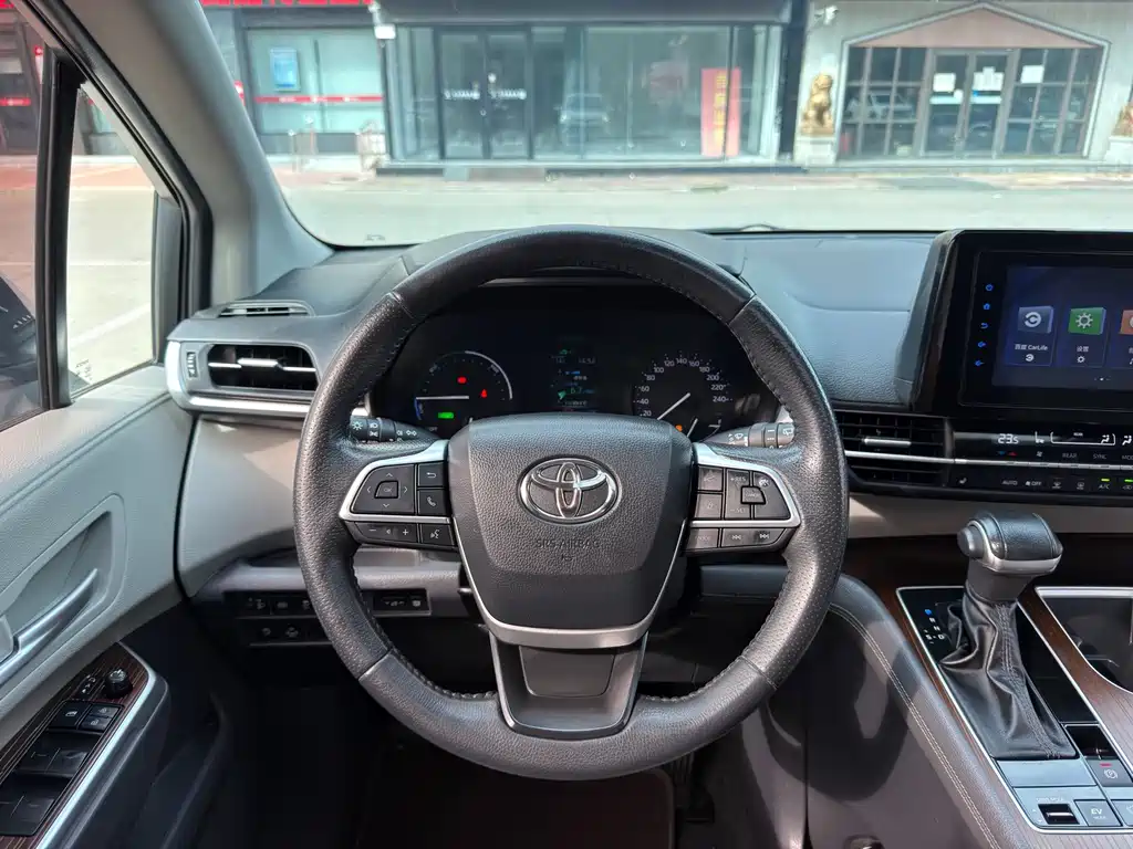 Toyota Sienna — миниатюра 8