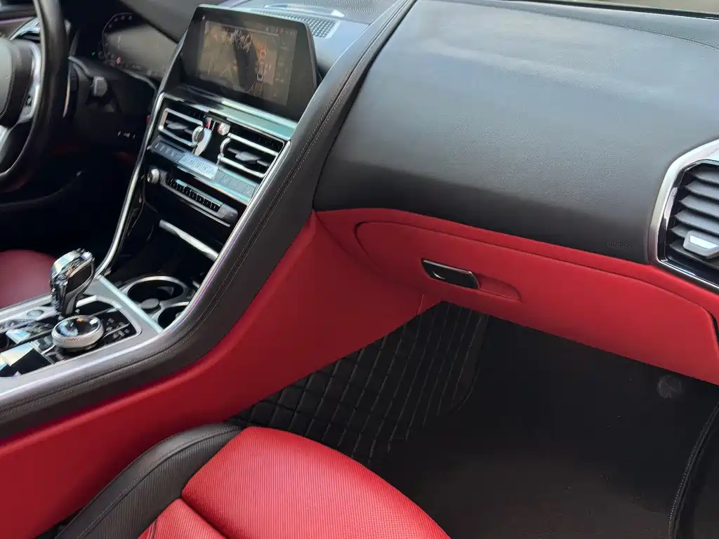 BMW 8 Series — миниатюра 12