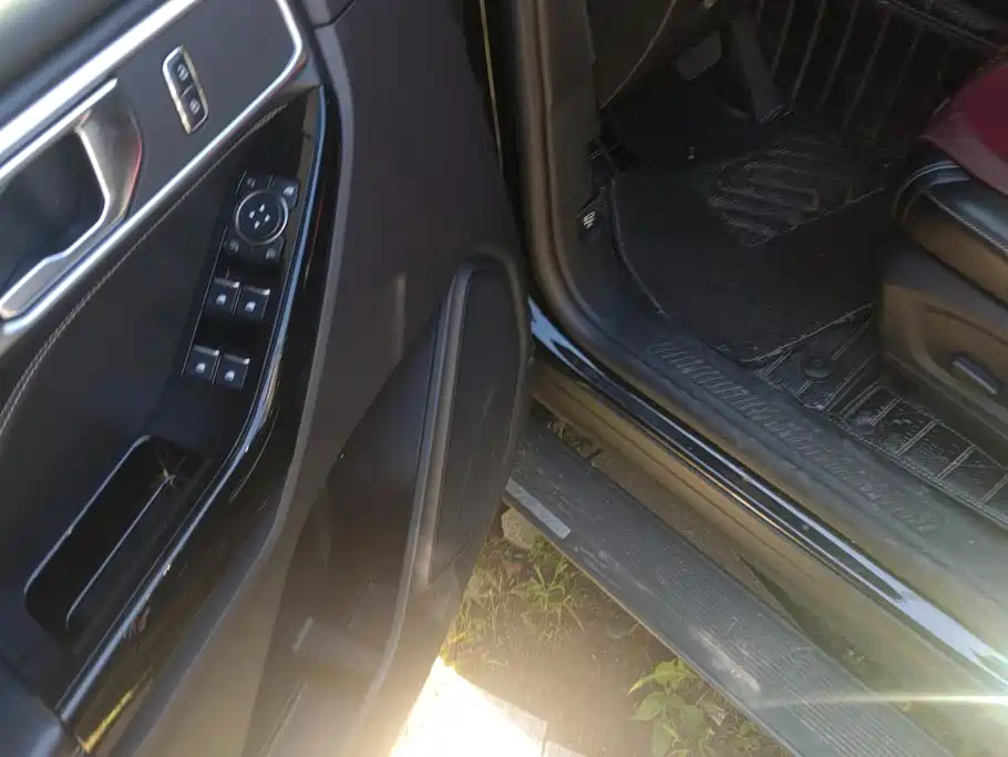 Ford Explorer — миниатюра 7