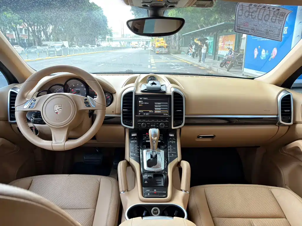 Porsche Cayenne — миниатюра 6
