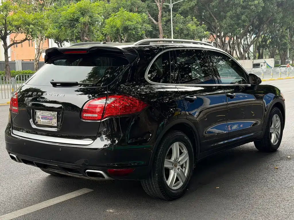 Porsche Cayenne — миниатюра 9
