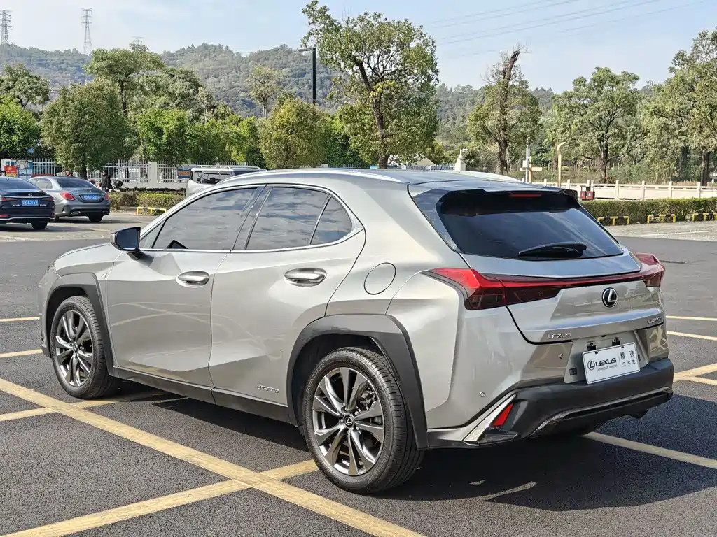 LEXUS UX