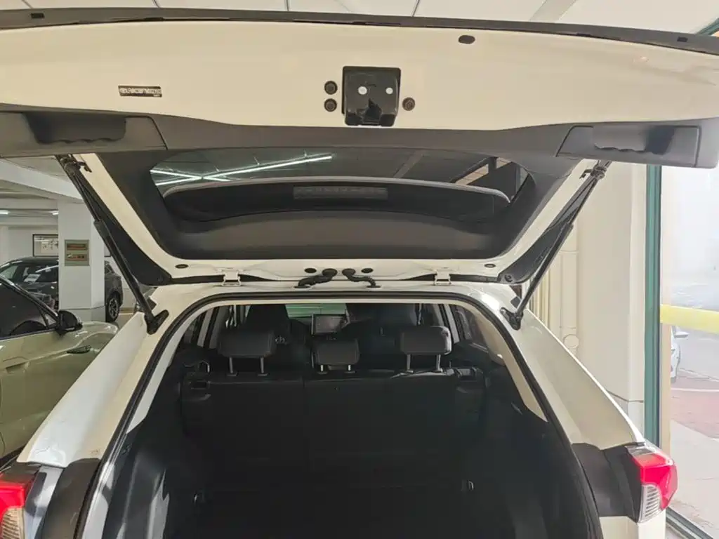 Toyota RAV4 — миниатюра 19