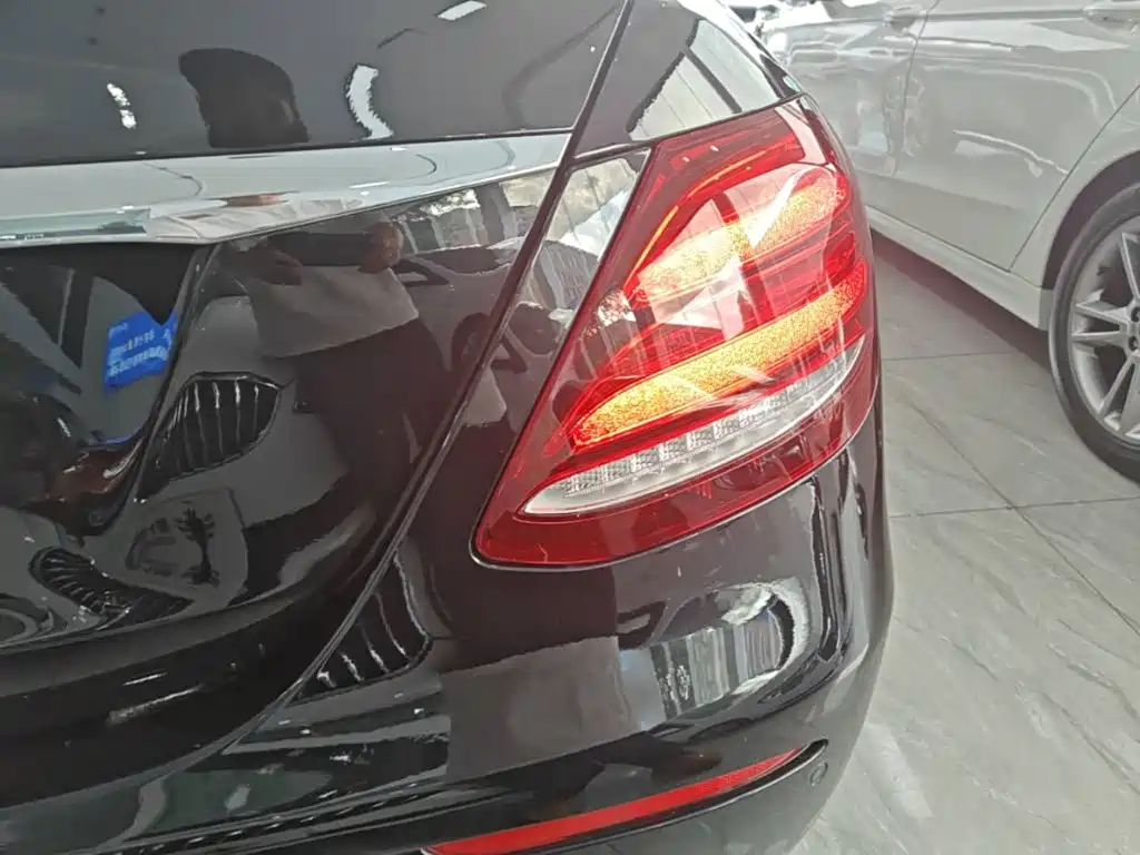 Mercedes-Benz E-Class — миниатюра 8