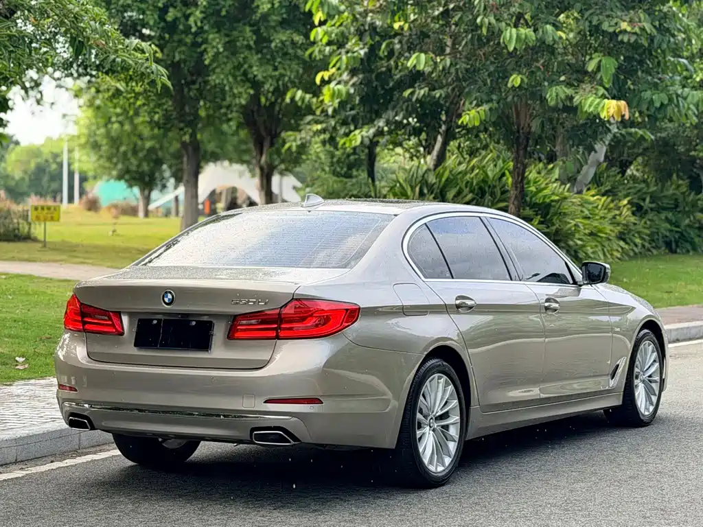 BMW 5 Series — миниатюра 14