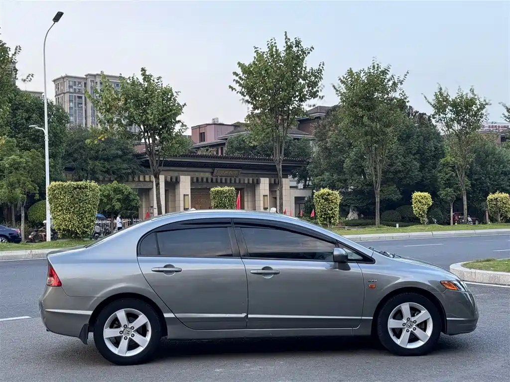 Honda Civic — миниатюра 12