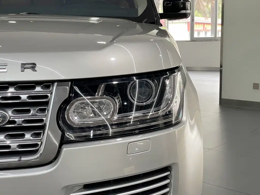 Land Rover Range Rover — миниатюра 8