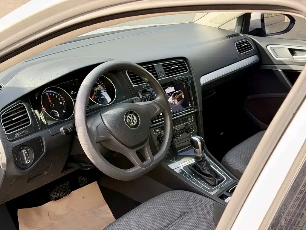 Volkswagen Golf EV — миниатюра 5