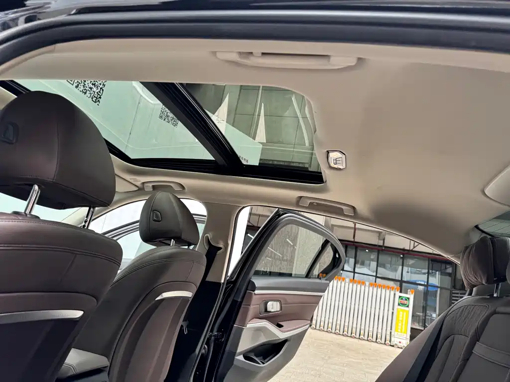 BMW 3 Series 2023 — фото 16