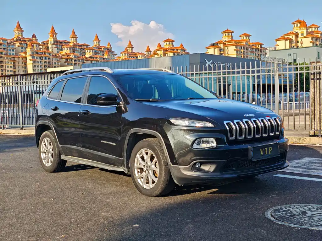 Jeep Cherokee — миниатюра 3