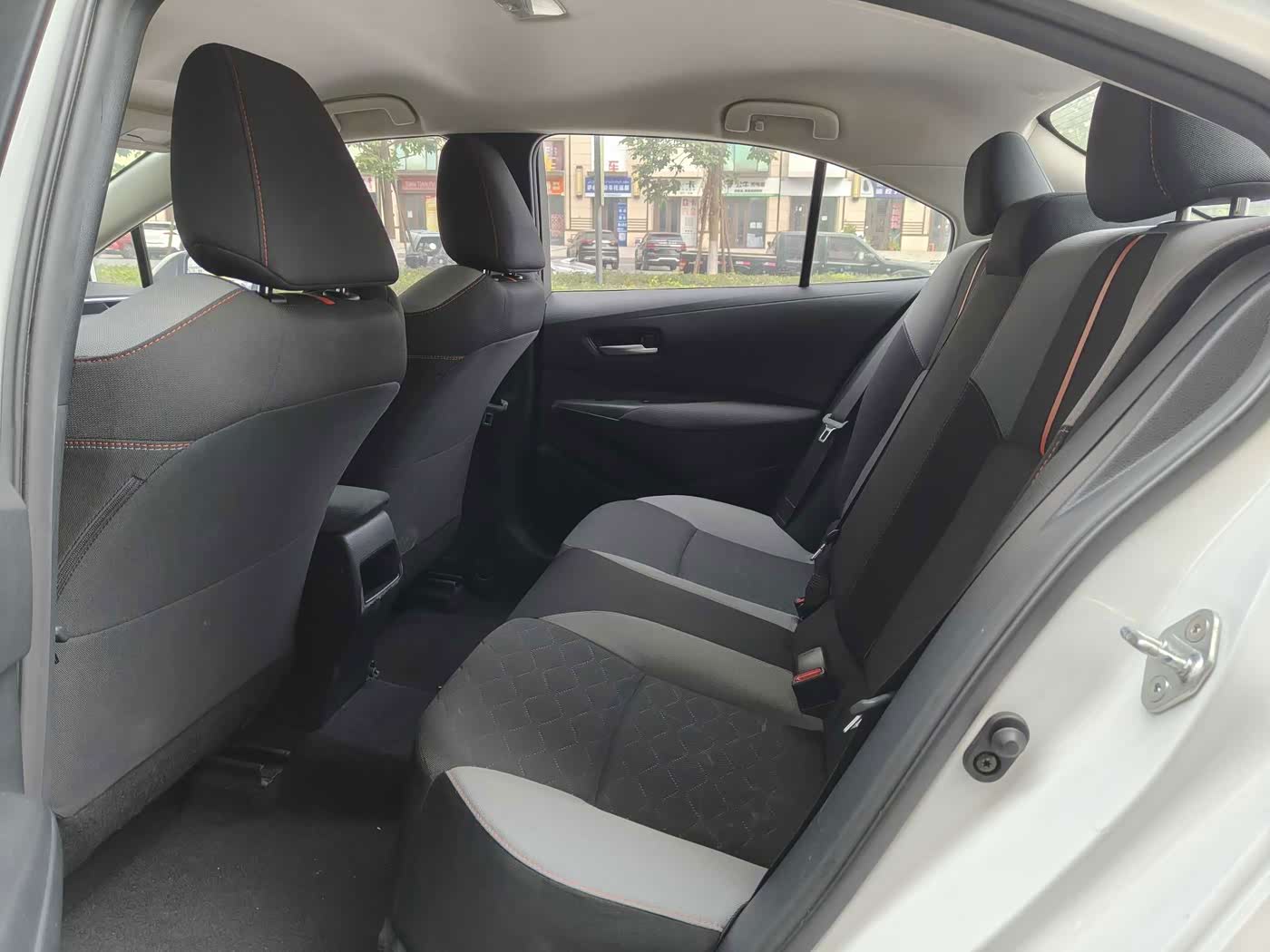 Toyota Corolla 1.2 л 2023 г. Белый, пробег 43000 км