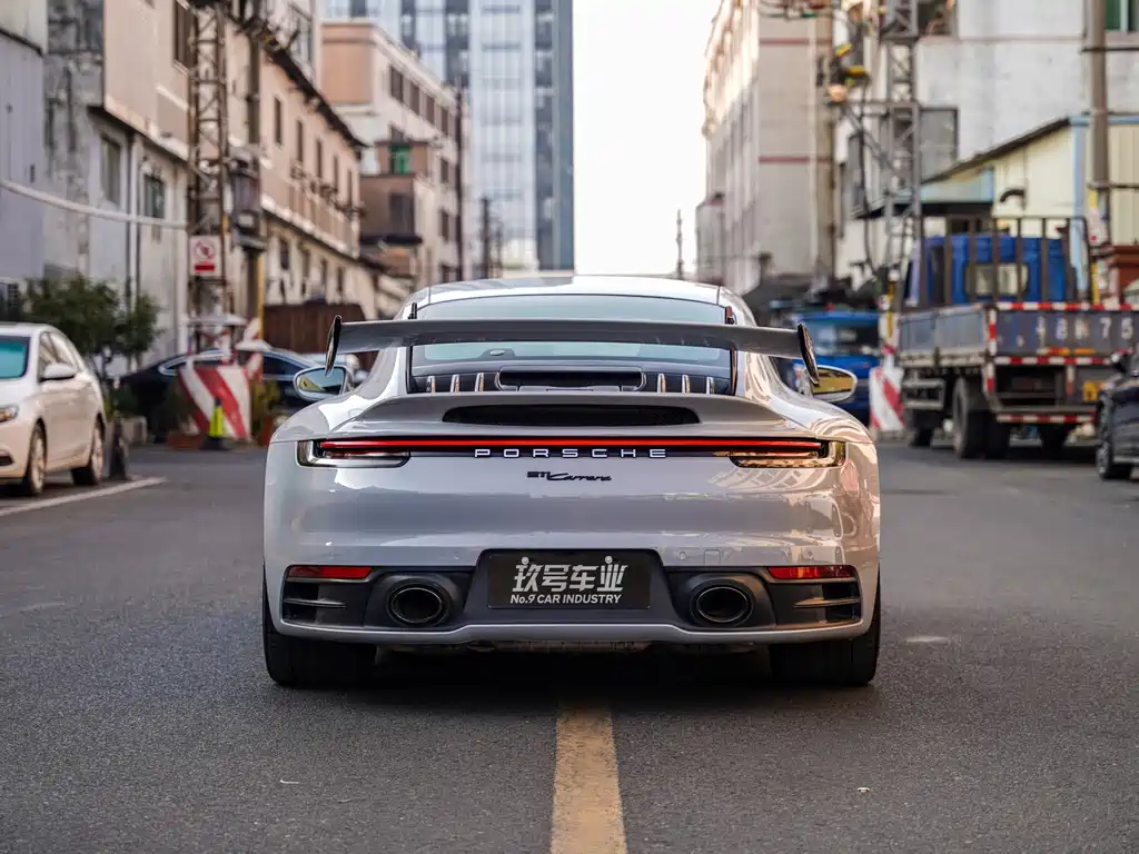 PORSCHE 911
