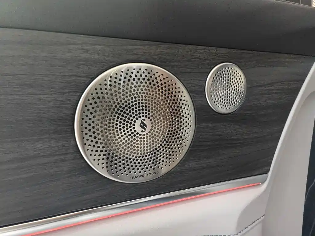 AITO ASK THE WORLD M9