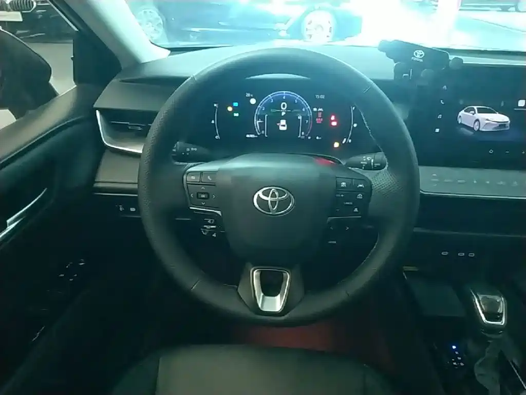 Toyota Camry — миниатюра 11