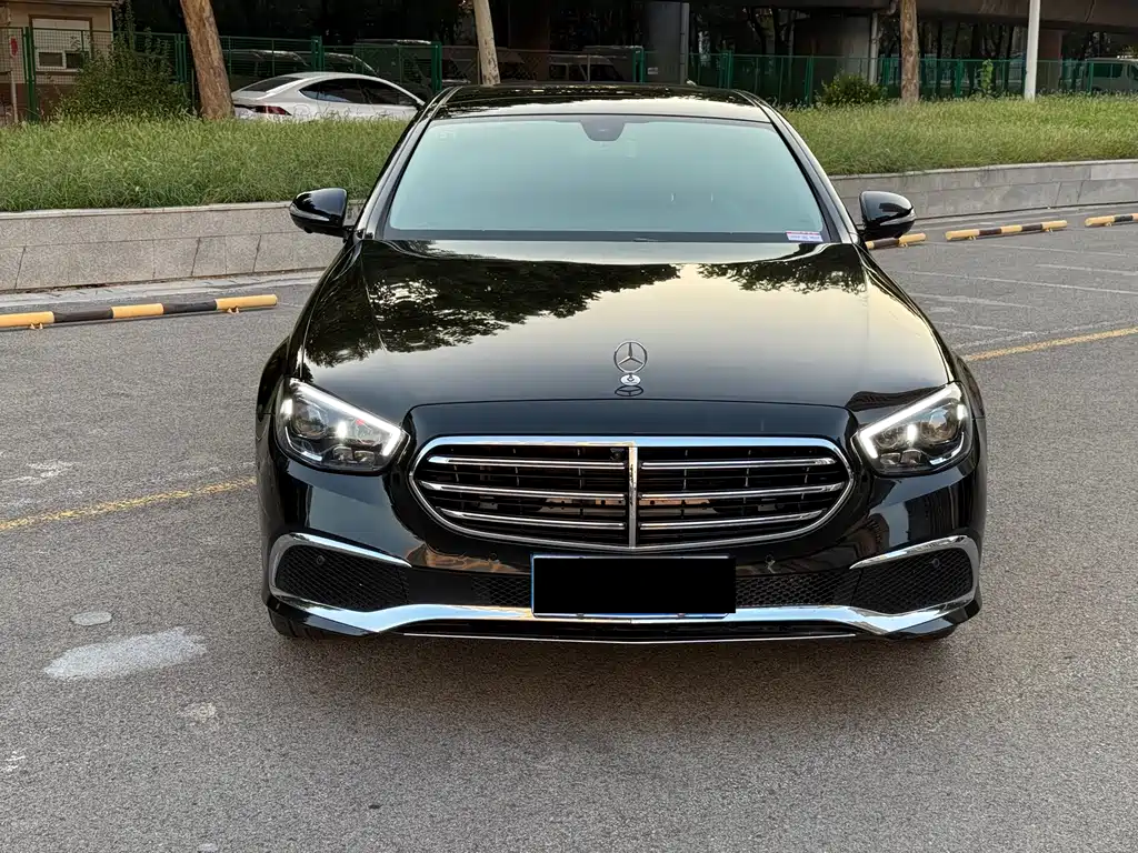 Mercedes-Benz E-Class — миниатюра 2