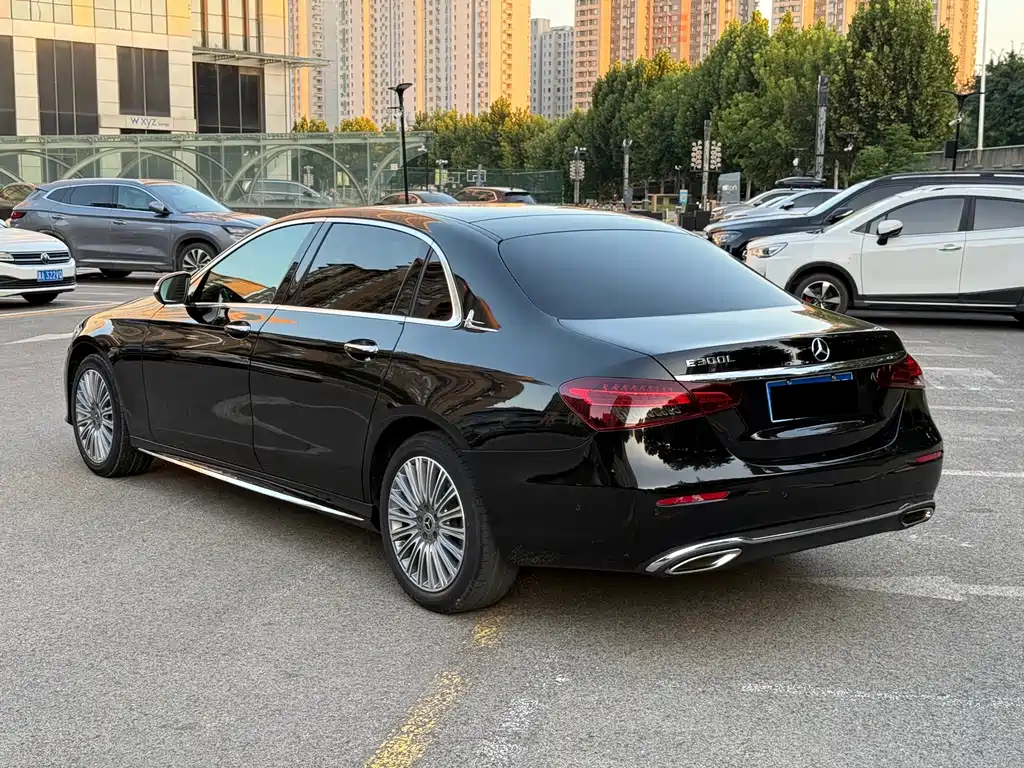 Mercedes-Benz E-Class — миниатюра 7