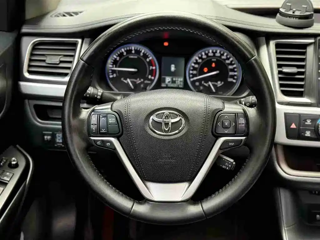 TOYOTA HIGHLANDER