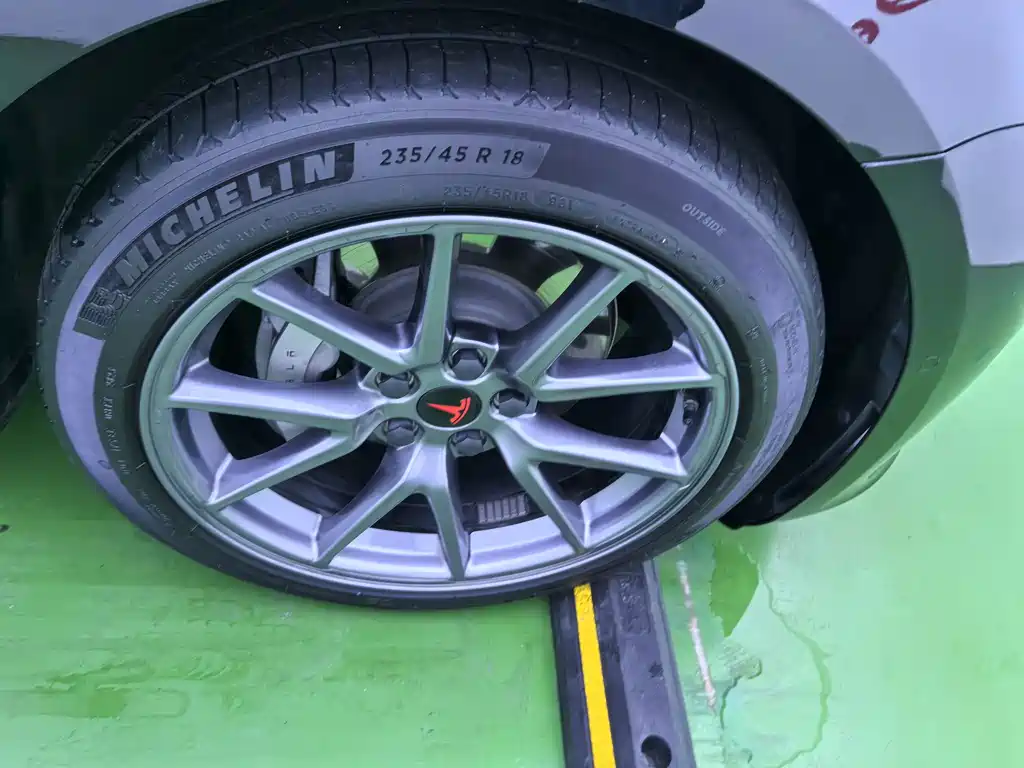 Tesla Model 3 — миниатюра 11