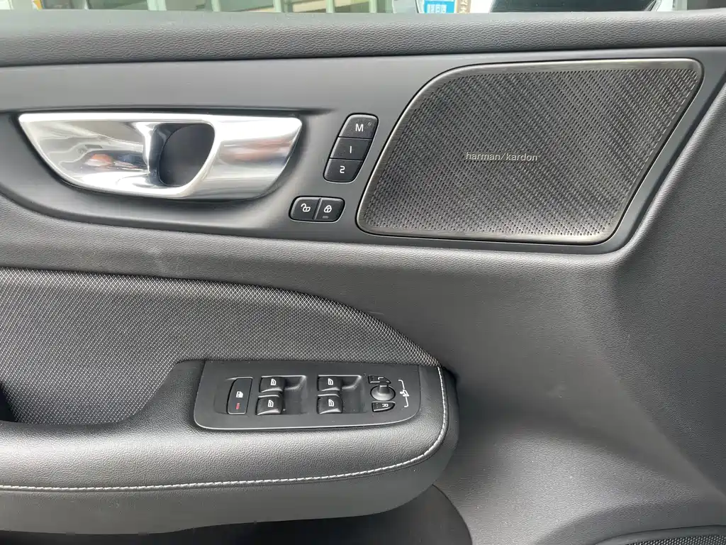 Volvo S60 2025 B5 Sport