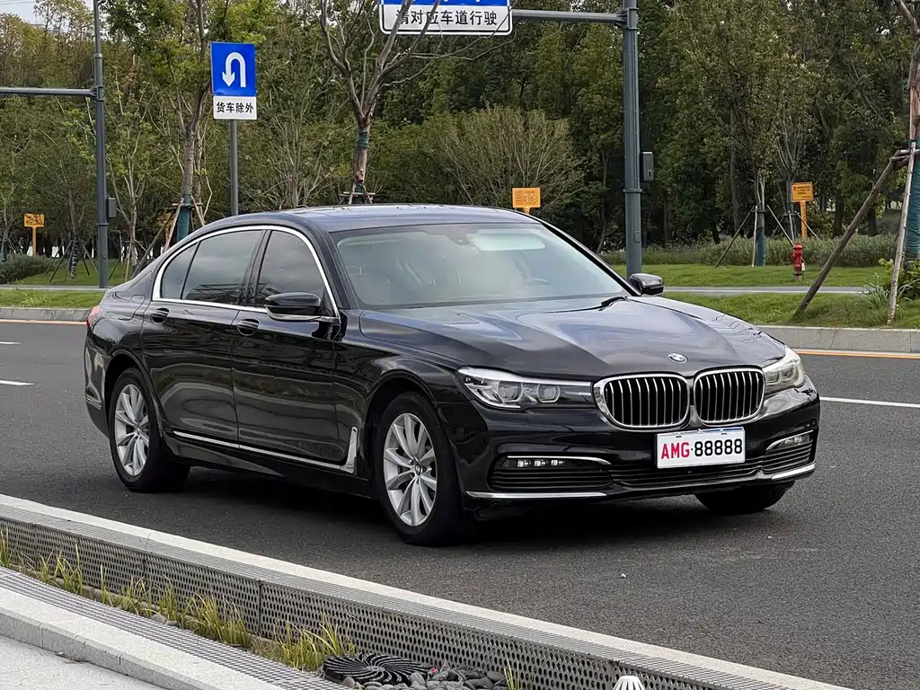 BMW 7 Series — миниатюра 3