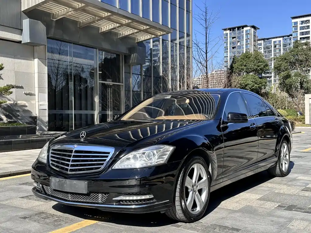 Mercedes-Benz S-Class 2011