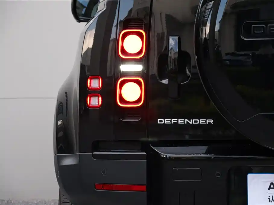 Land Rover Defender — миниатюра 17