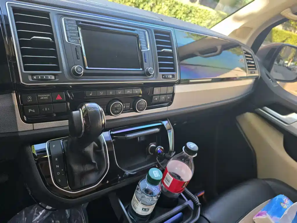 Volkswagen Multivan — миниатюра 6