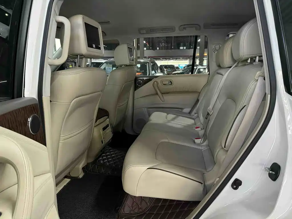 Nissan Patrol — миниатюра 7