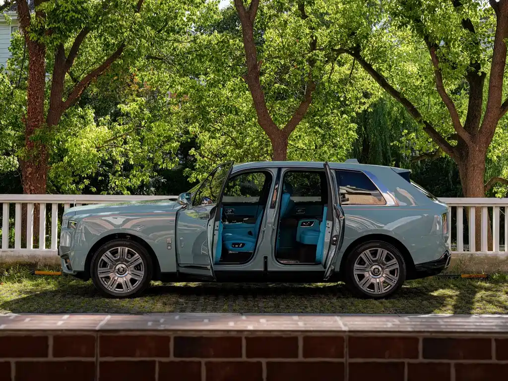Rolls-Royce Cullinan — миниатюра 4