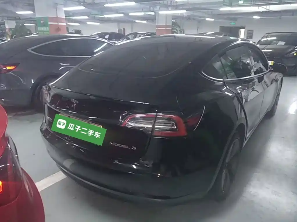 Tesla Model 3 — миниатюра 7