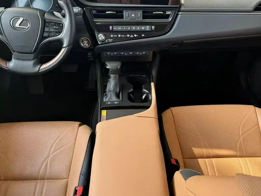 Lexus ES 2022 — фото 16
