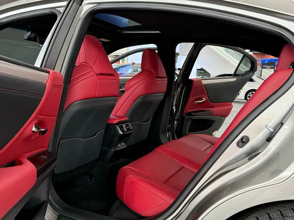 Lexus ES — миниатюра 9