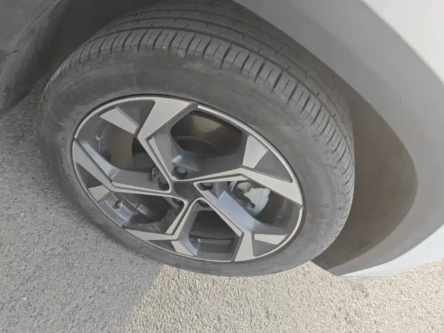 Geely Boyue L — миниатюра 6