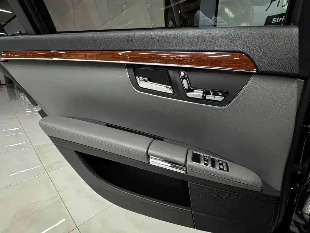 Mercedes-Benz S-Class — миниатюра 11