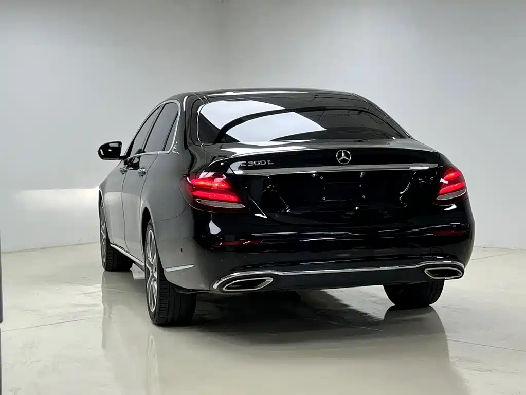 Mercedes-Benz E-Class — миниатюра 16