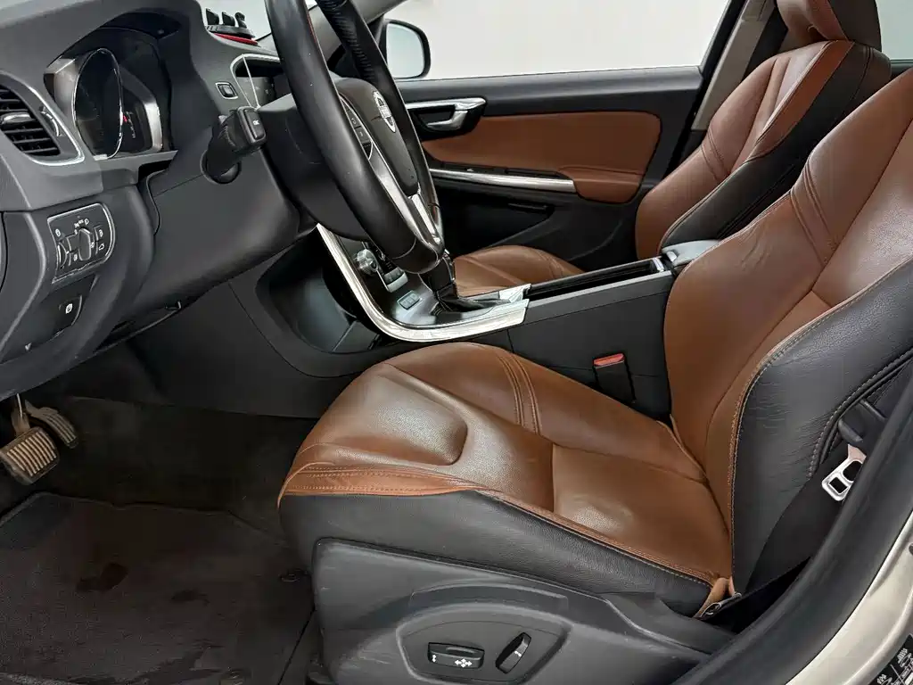 Volvo S60 PHEV — миниатюра 5