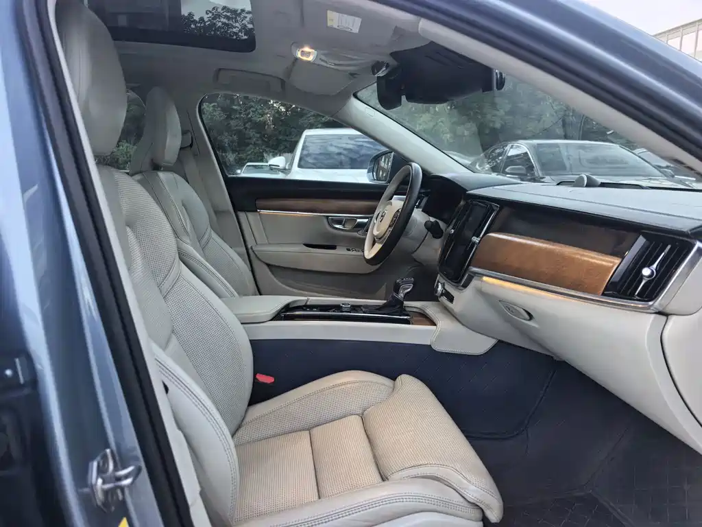 Volvo S90 — миниатюра 11