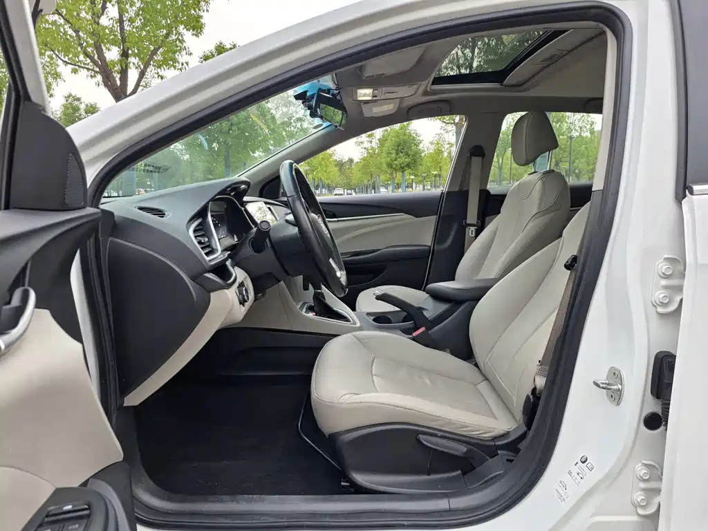 Buick Excelle — миниатюра 9