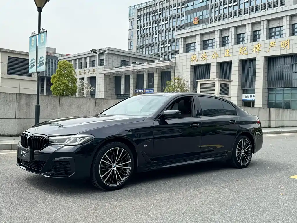 BMW 5 Series — миниатюра 21