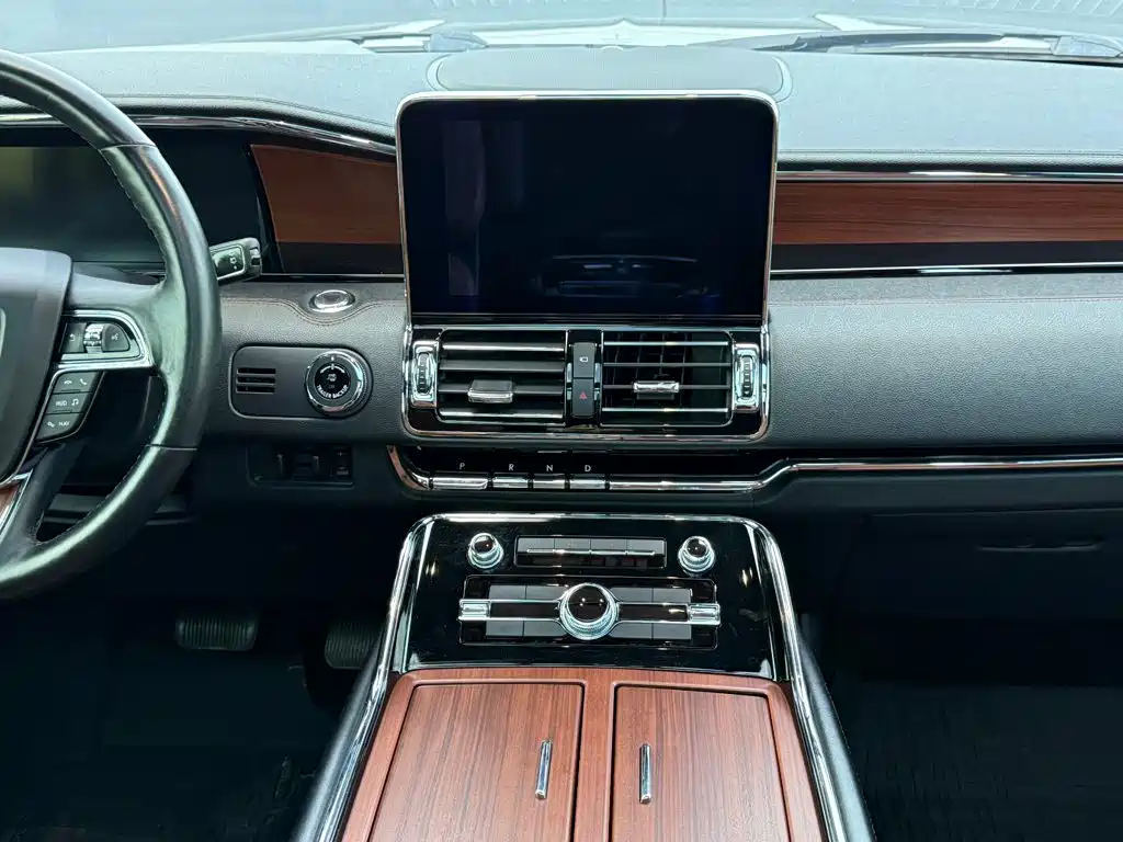 Lincoln Navigator — миниатюра 32