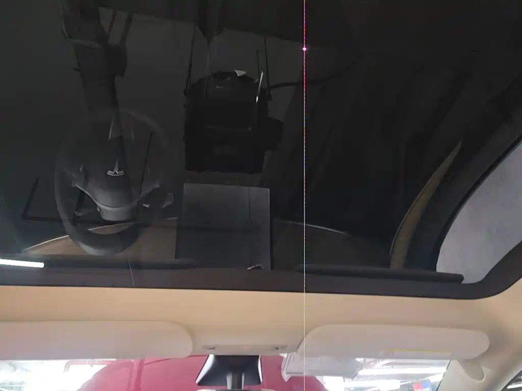 Tesla Model Y — миниатюра 18