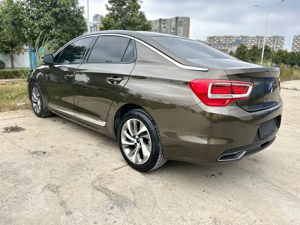 DS 5LS 2014 1.6T Luxury THP160