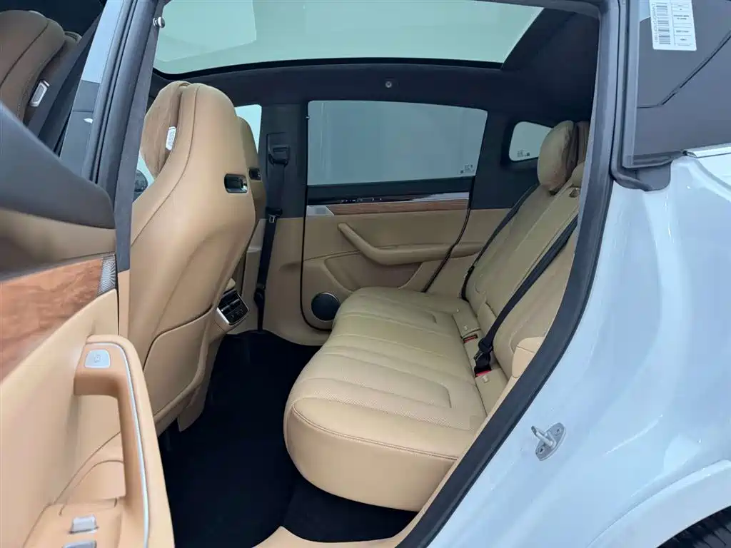 AITO WISDOM WORLD R7