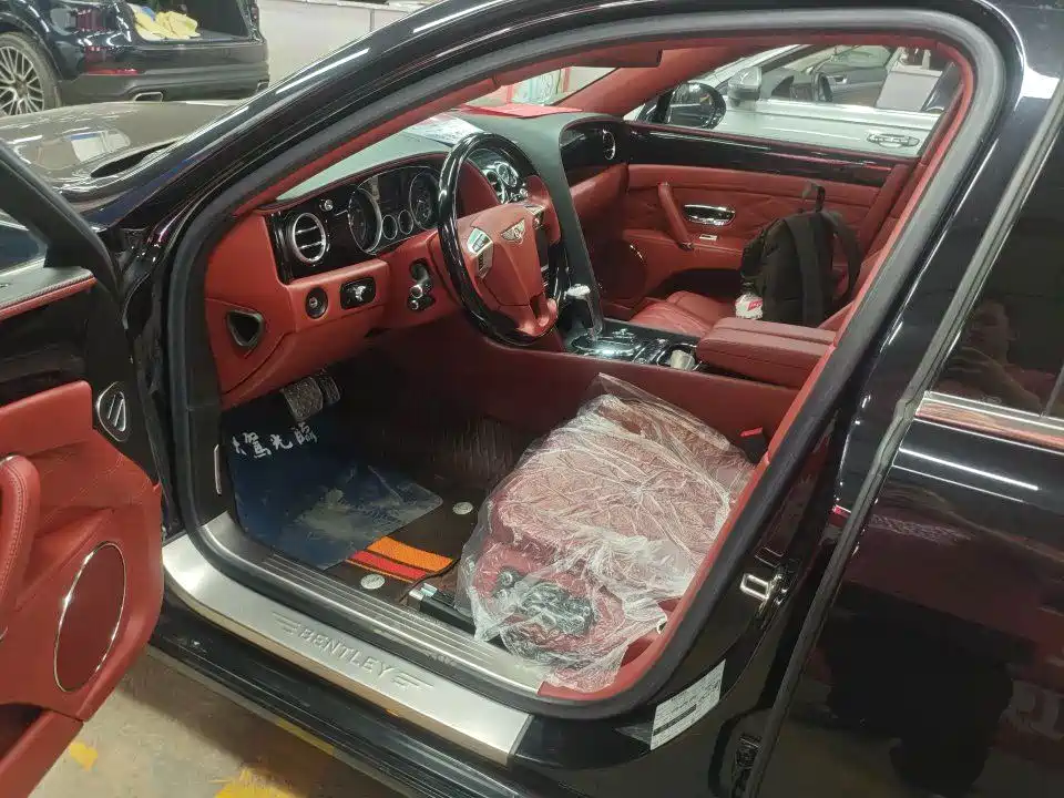 Bentley Flying Spur — миниатюра 5